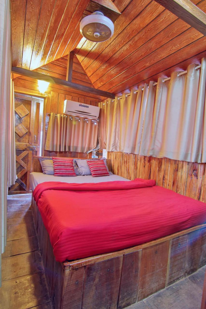 เชอร์บัค อะ ธีม พาร์ค แอนด์ รีสอร์ต Hotel พันช์กานี ภายนอก รูปภาพ